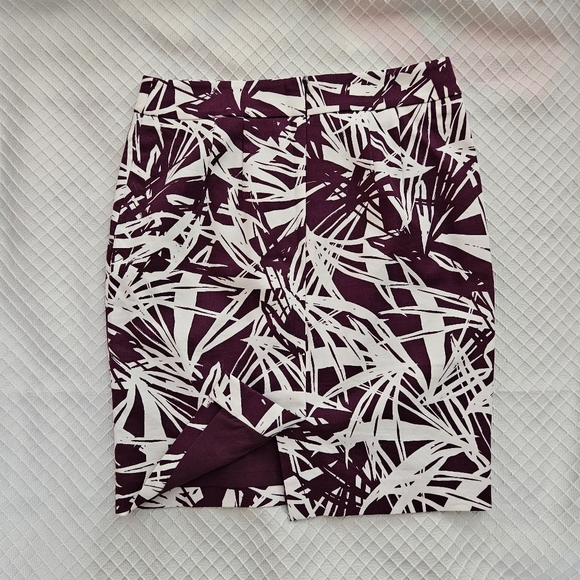 LOFT Petite Purple and White Palm Leaf Skirt - Picture 6 of 10